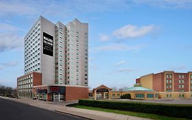 Radisson Hotel & Suites Fallsview